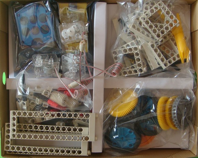 Build robots with 3 motors and remote control Build robots with 3 motors and remote control