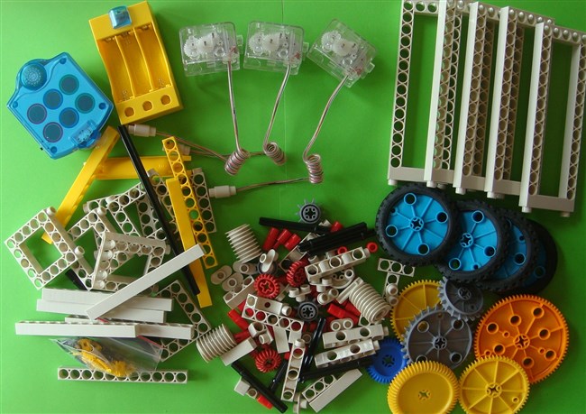 Build robots with 3 motors and remote control Build robots with 3 motors and remote control