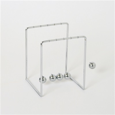 Swinging balls - Newton&#x27;s Cradle (medium size)