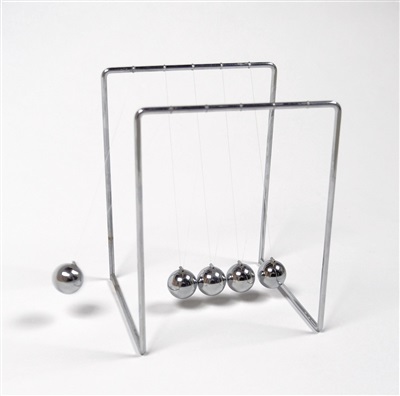 Swinging spheres - Newton&#x27;s cradle
